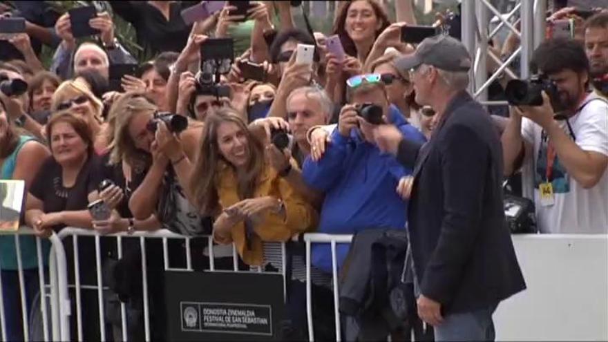 Richard Gere visita San Sebastián con una misión solidaria