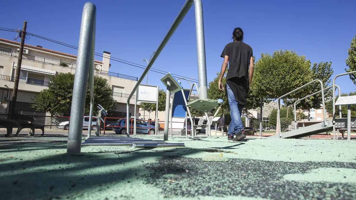 El parque arrasado por los vándalos en Petrer