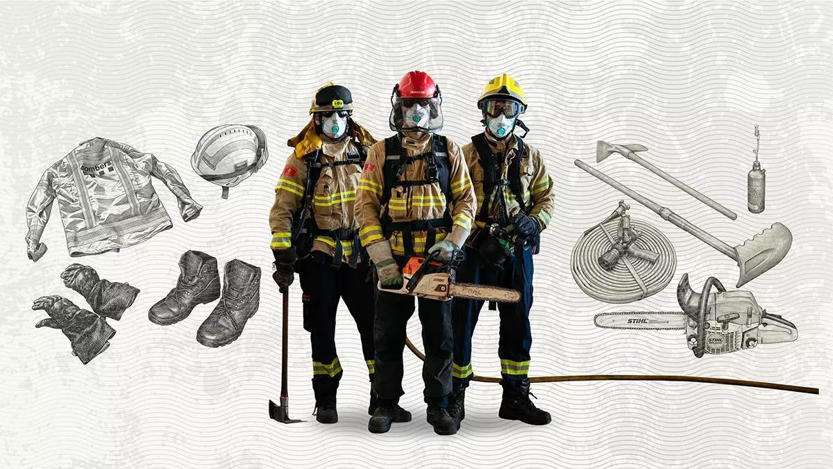 Así va equipado un bombero forestal para hacer frente a la ola de incendios