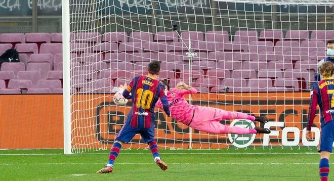 Las imágenes del partido entre el FC Barcelona y el Valencia de la jornada 14 de LaLiga Santander disputado en el Camp Nou.