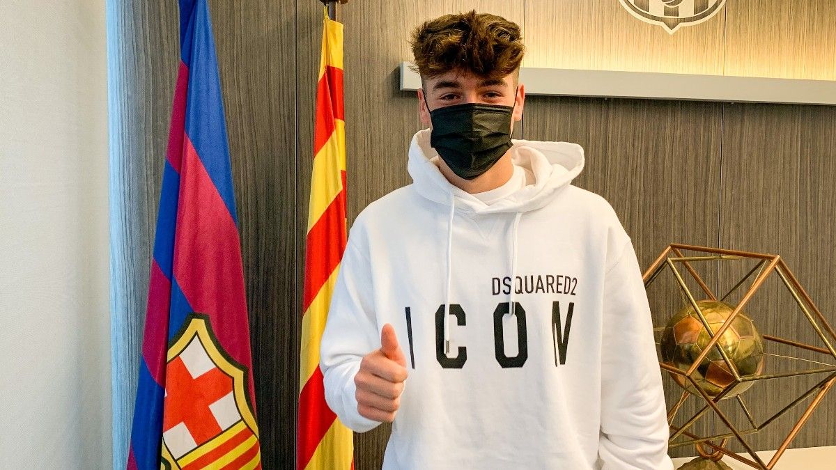 Marc Guiu renueva con el juvenil del FC Barcelona