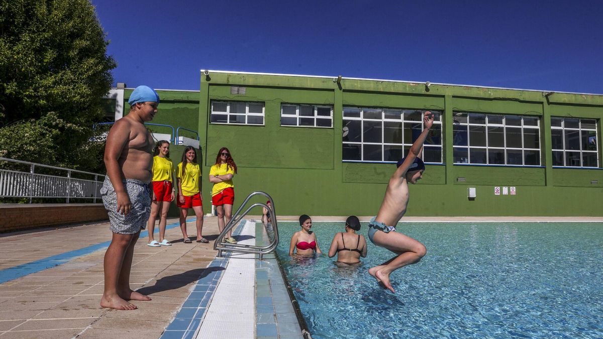 Usuarios de las piscinas municipales de San Lázaro.