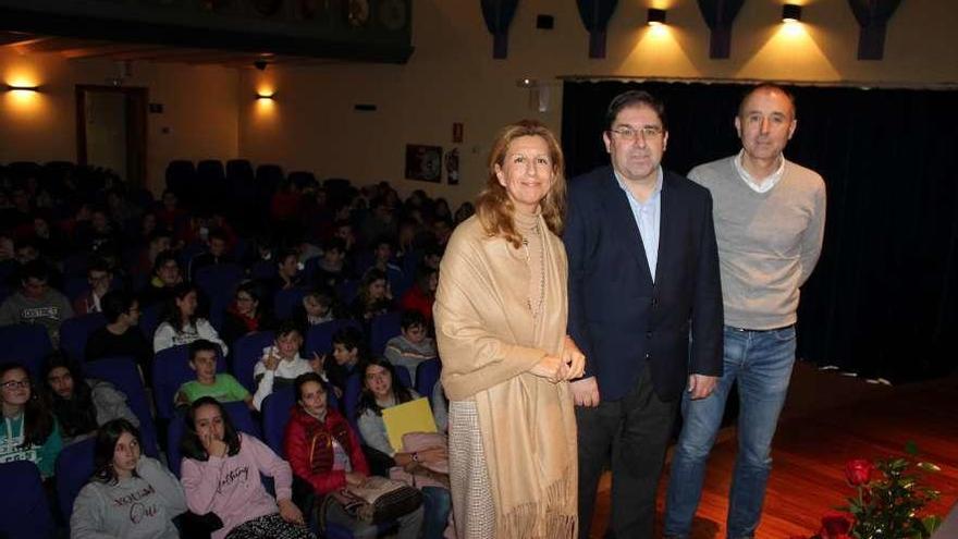 María José Iglesias, Amador Menéndez y el coordinador del Foro, Luis Felipe Fernández.