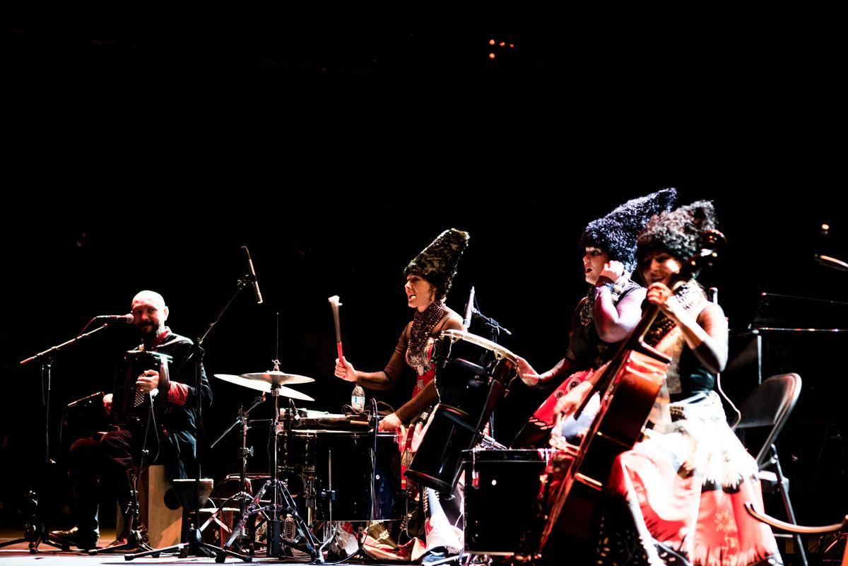 DakhaBrakha, durante un concierto en Los Ángeles en 2019.