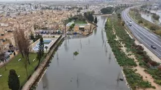 La dana descarga en la Vega Baja hasta 70 litros por metro cuadrado y deja numerosas incidencias en viales y carreteras