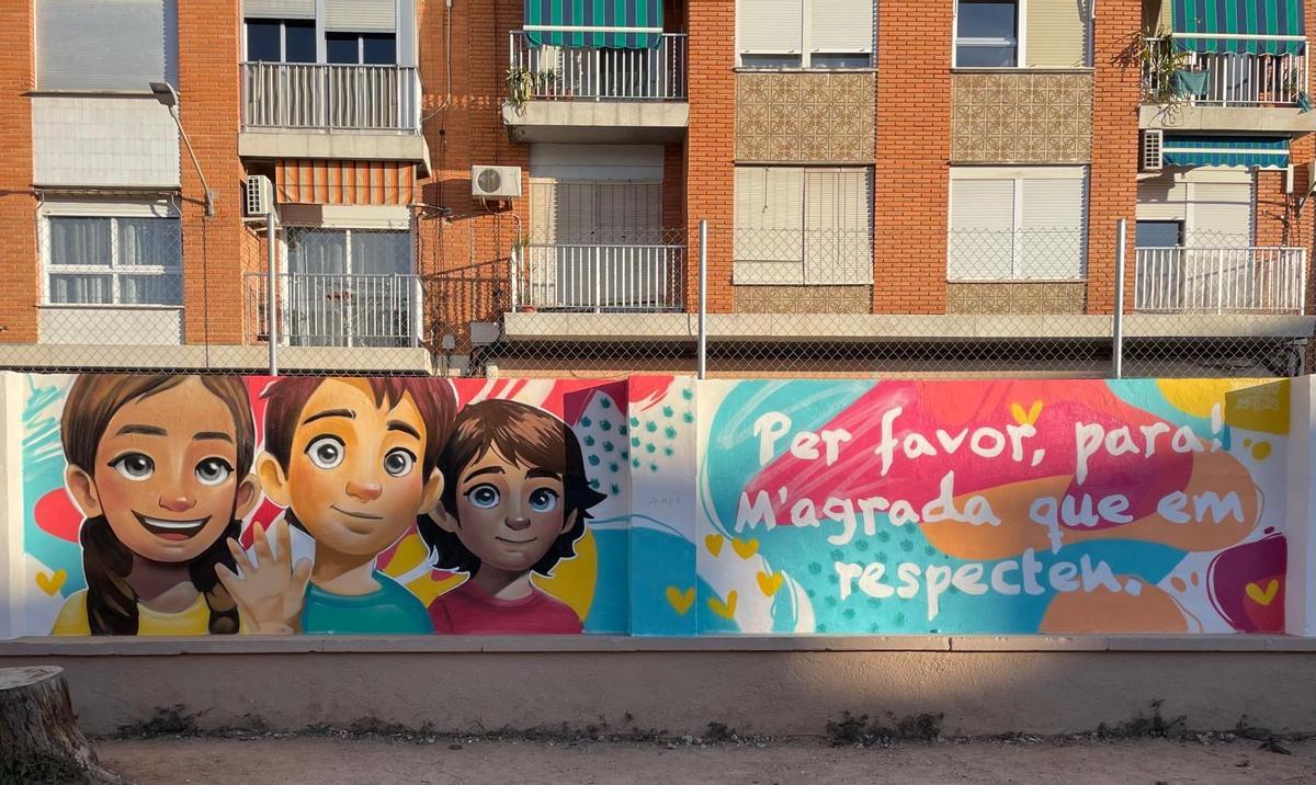 Mural pintado en el colegio Víctor Oroval de Carcaixent, en una imagen de archivo.