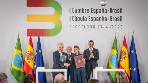 La vicepresidenta segunda del Gobierno, Yolanda Díaz, con el presidente Pedro Sánchez en el encuentro con Lula da Silva en Barcelona