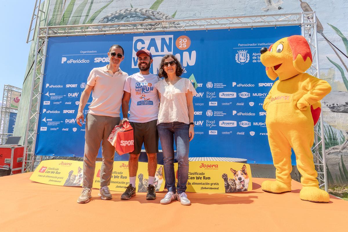 Carrera Can We Run. En la imagen, Gemma Martínez, directora adjunta de EL PERIÓDICO, durante la entrega de premios en el Parc Fluvial del Besòs.
