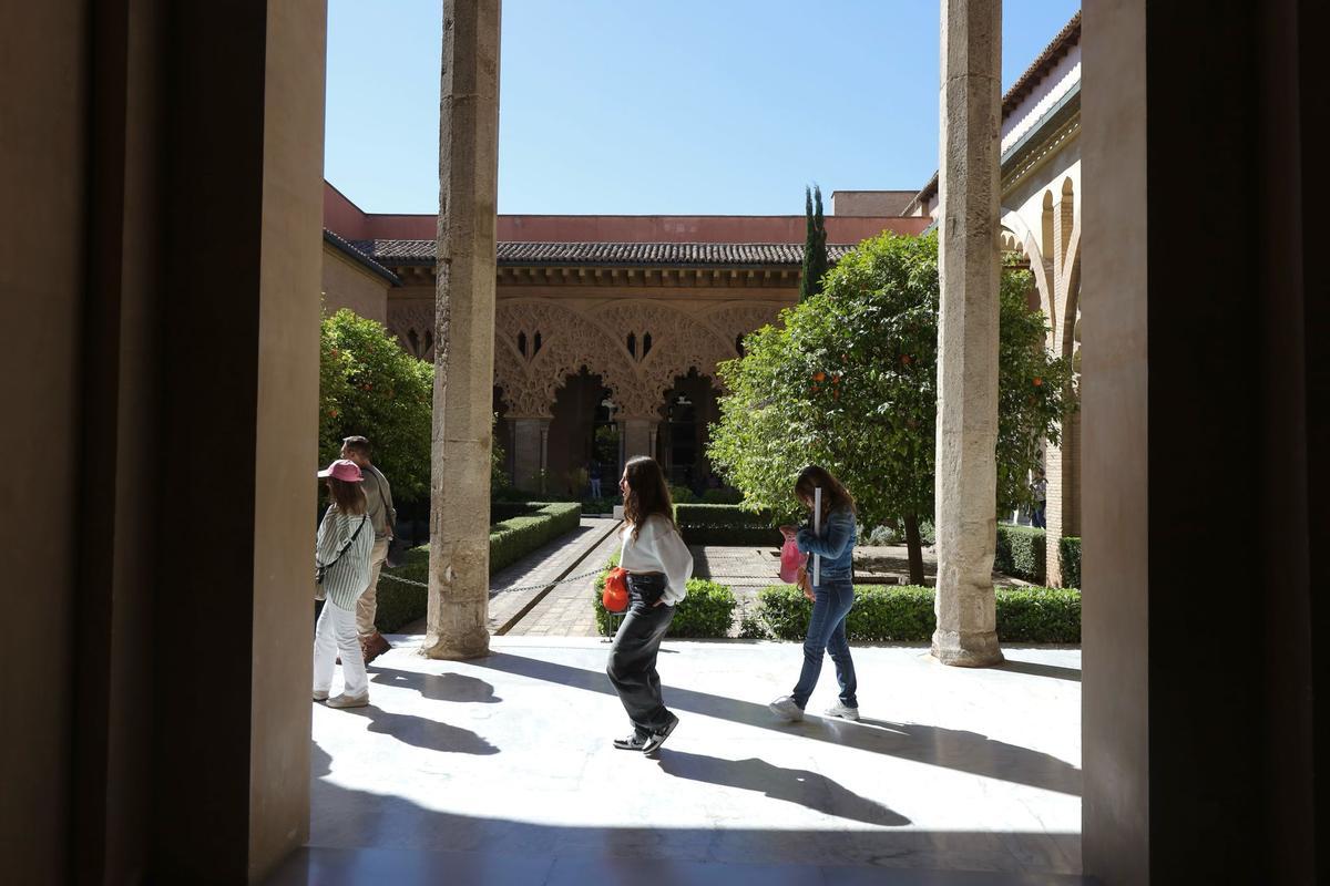 En imágenes | Primer día de puertas abiertas del palacio de La Aljafería