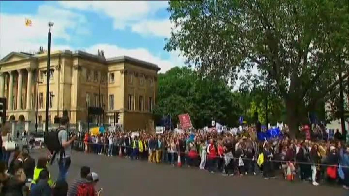 Milers de manifestants participen en la marxa en contra de la sortida de Gran Bretanya de la UE.