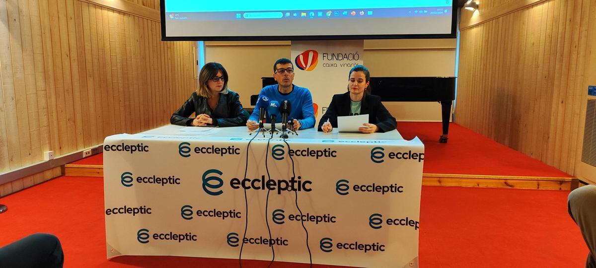 Tres de los miembros de esta entidad,  Juanma Fábrega, Raquel Alcalá y Marta Fábrega, explicaron el nuevo proyecto cultural.