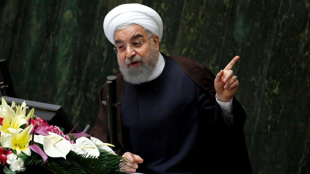 zentauroepp39698407 iranian president hassan rouhani addresses a parliamentary s170815120834