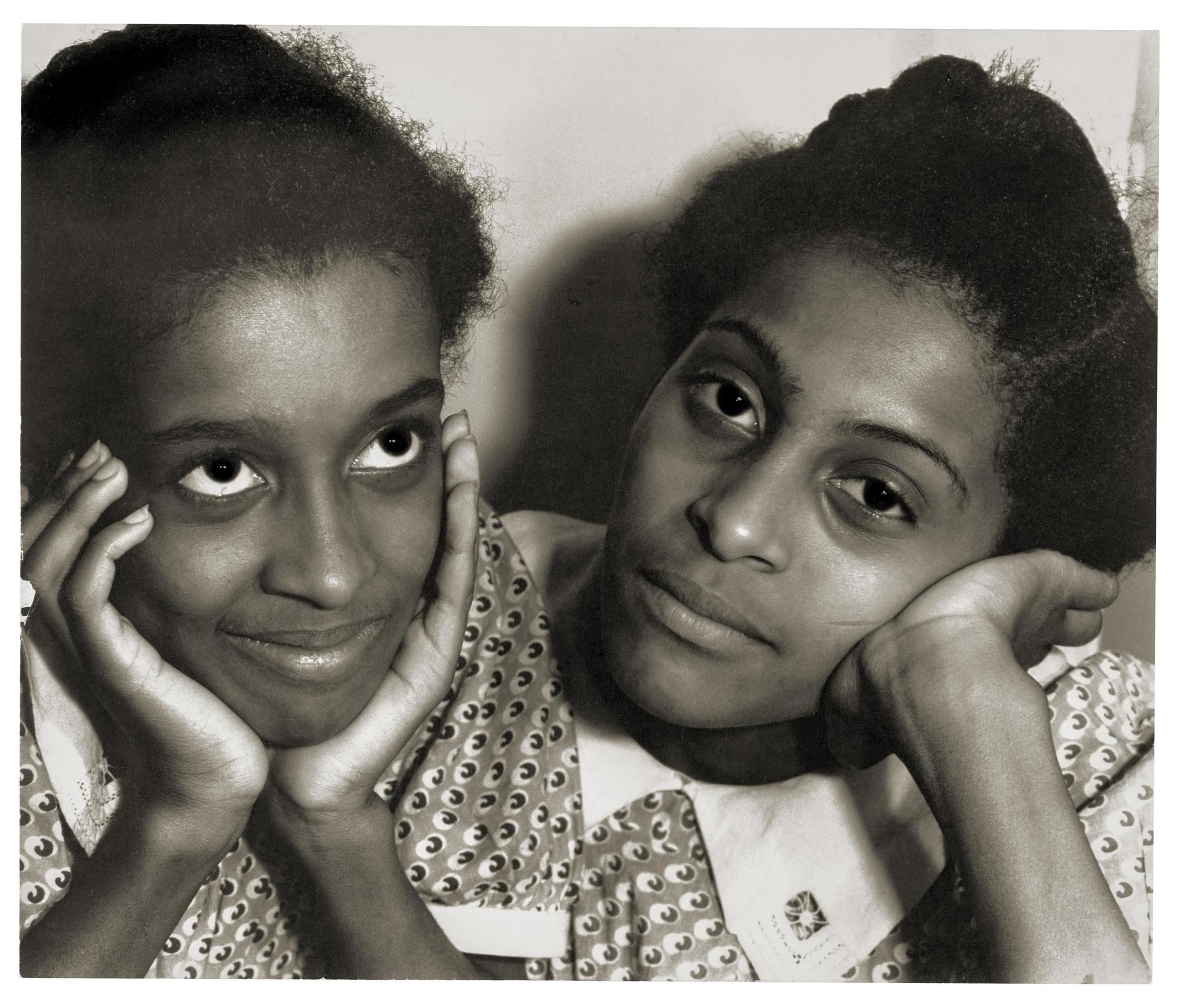 Consuelo Kanaga, 'Two Women, Harlem' [Dos mujeres, Harlem], ca. 1938.