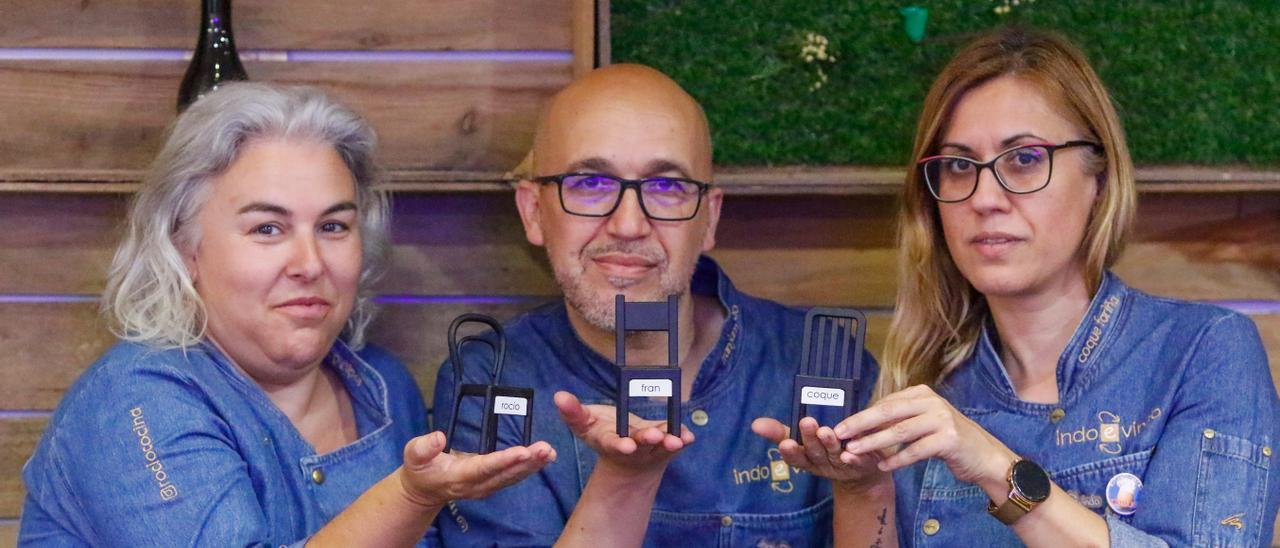 Los tres emprendedores de la idea en su local de la Rúa Albariño.