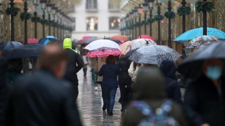 Uno de cada tres de los positivos de la tercera ola en Málaga tiene entre 45 y 64 años