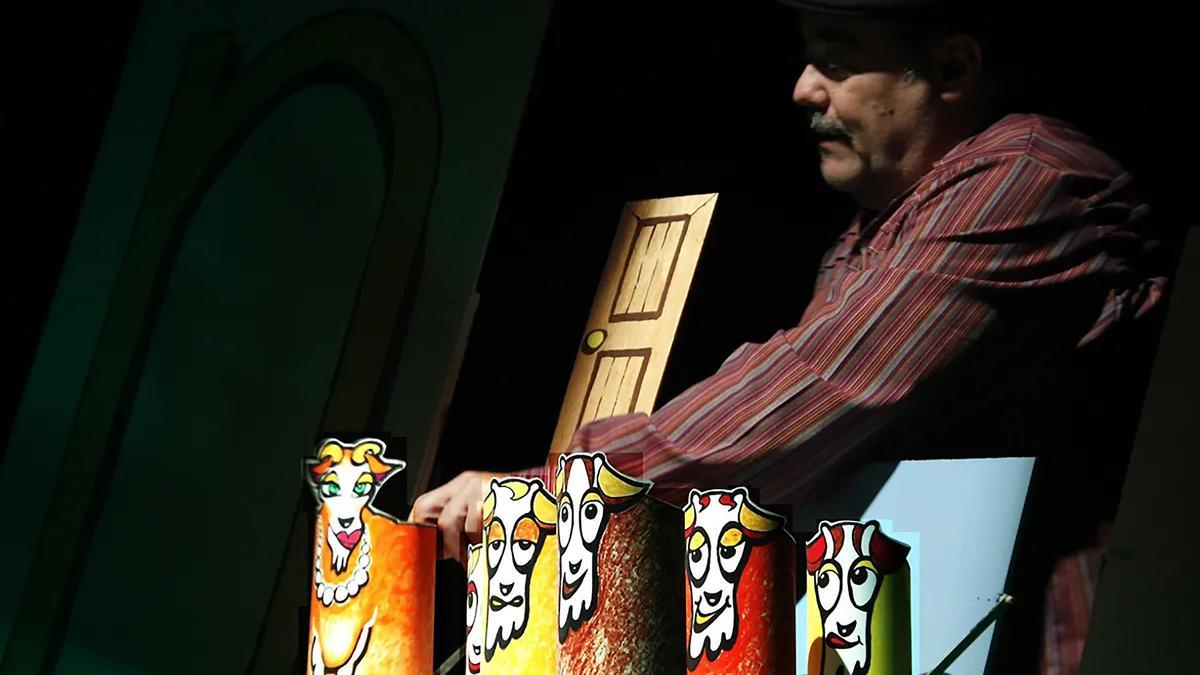 Teatro Arbolé comienza la semana con 'Cinco lobitos'