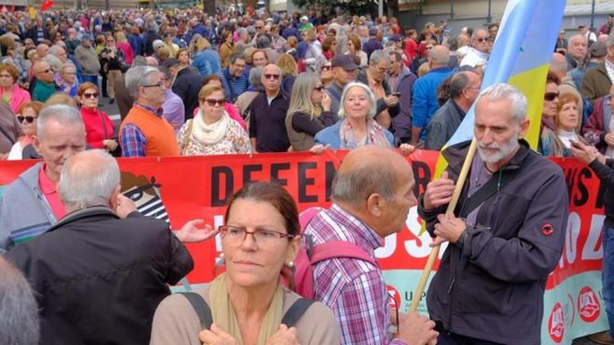 Los pensionistas se concentran en las capitales canarias
