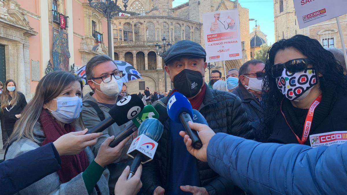 Profesionales de la Atención Primaria se concentran para pedir más recursos y personal sanitario