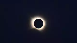 Calatayud, Gallocanta, Huesca, Épila, Biscarrués... el eclipse total de sol emociona en todo Aragón: "No me imaginaba que se vería así"