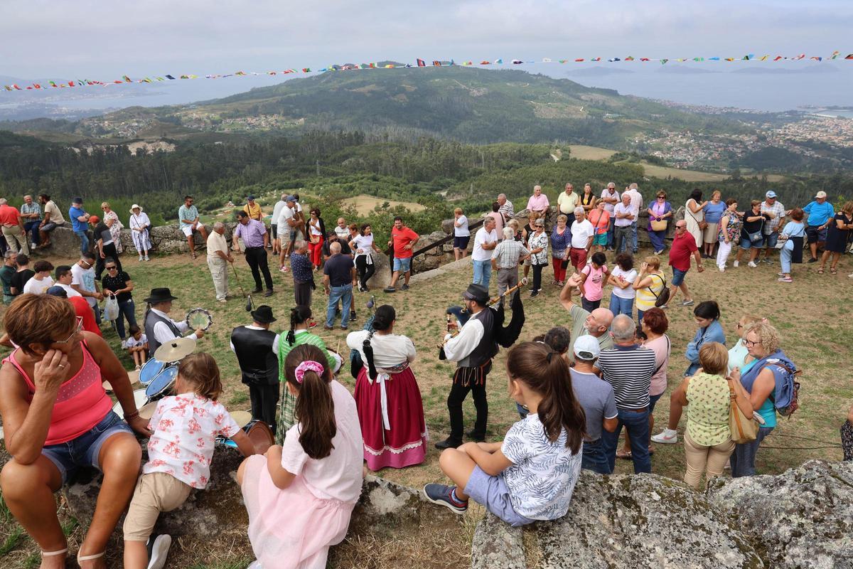 Monte Alba: una romería en el balcón de Vigo