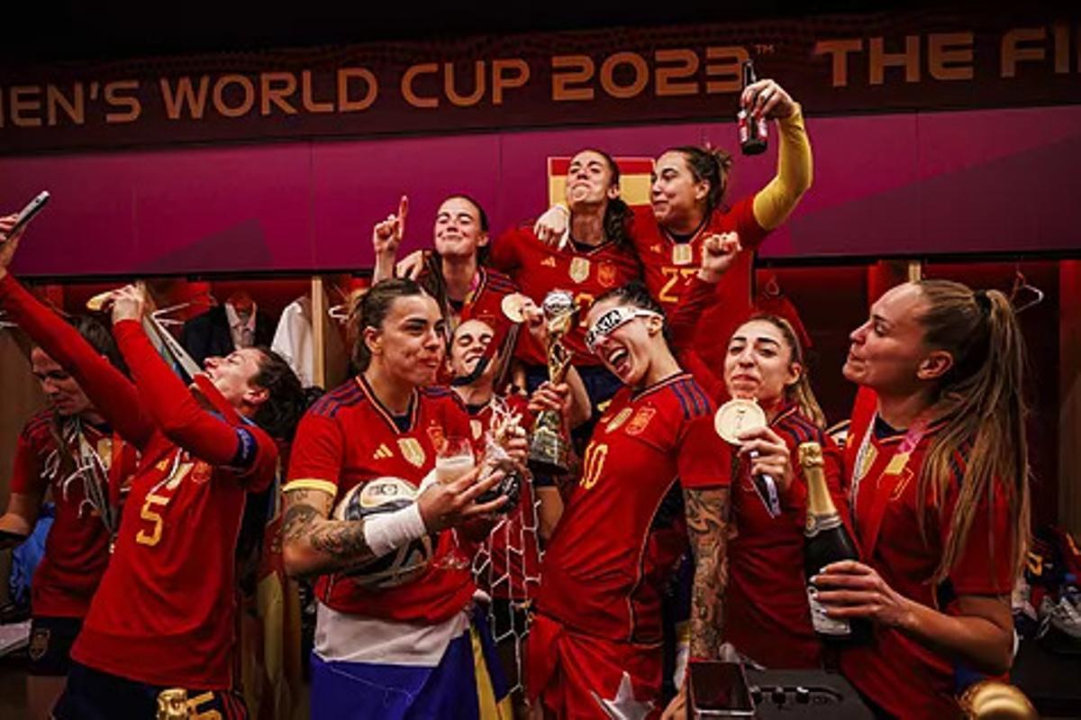 La selección femenina celebrando su Copa del Mundo