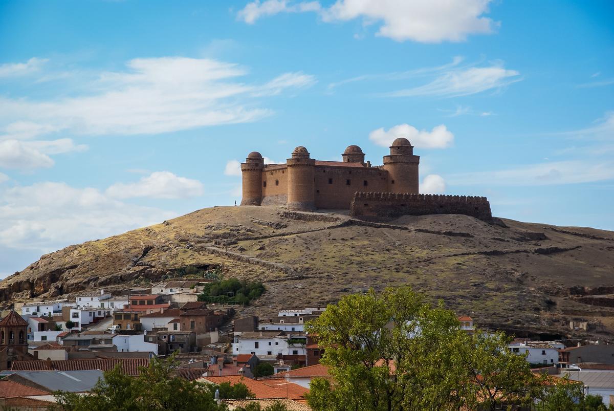 El castillo de La Calahorra combina elementos defensivos con un interior renacentista