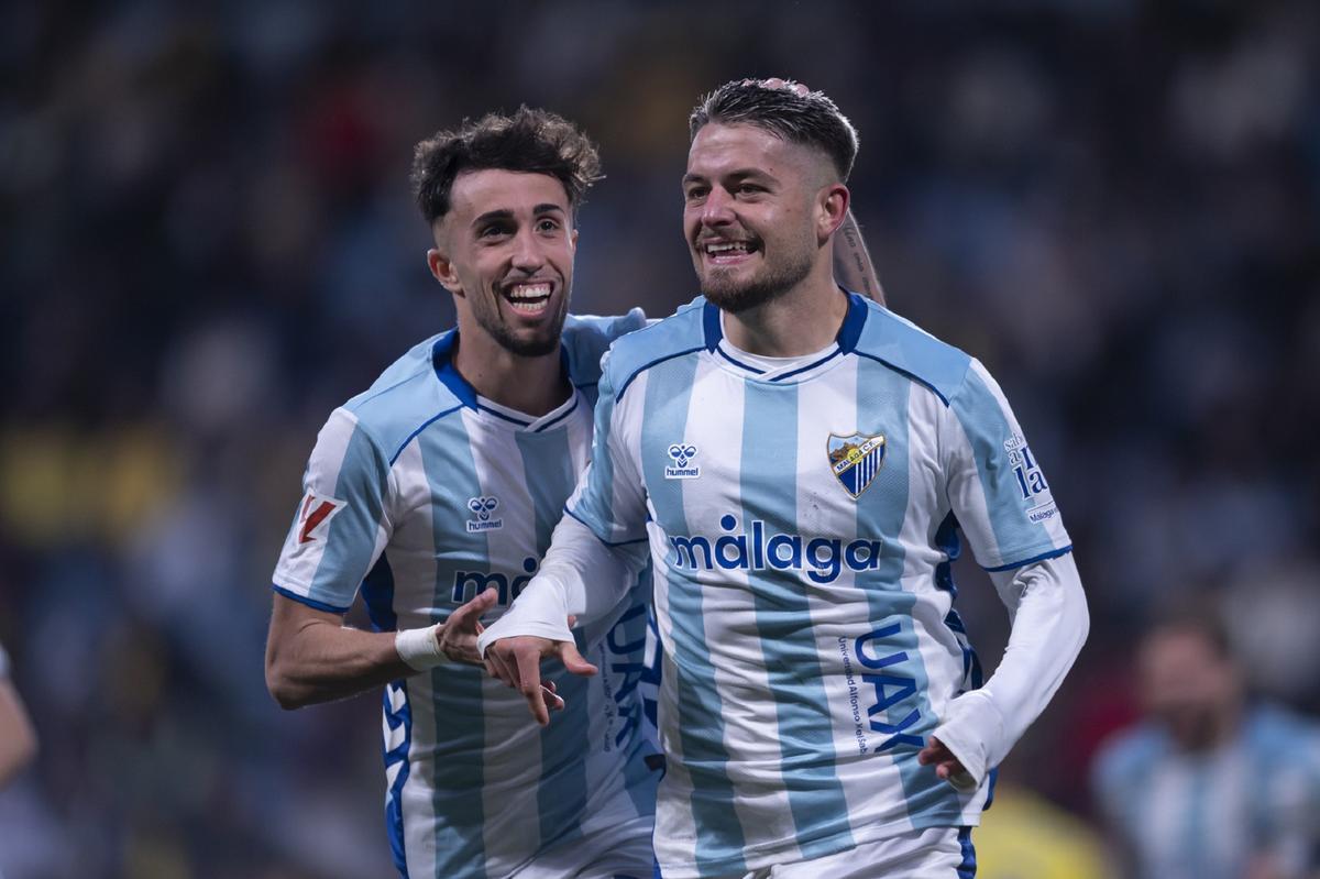 Dani Lorenzo, junto a Larrubia, celebra su gol contra el Cádiz.