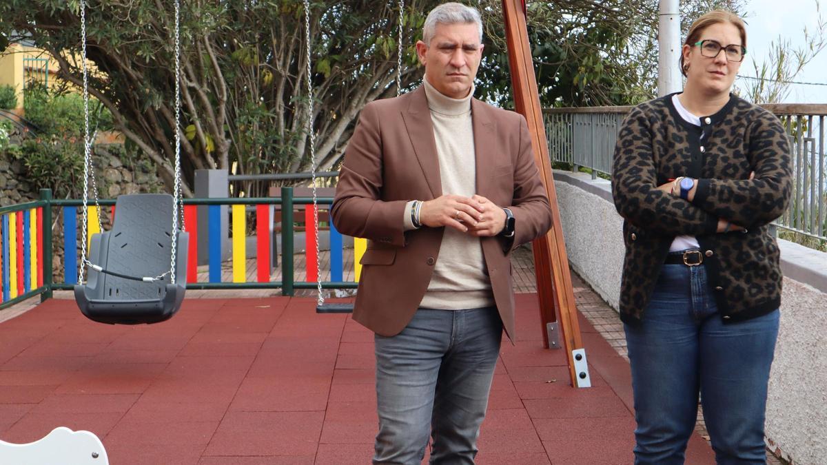 Visita al nuevo parque infantil en El Ortigal.