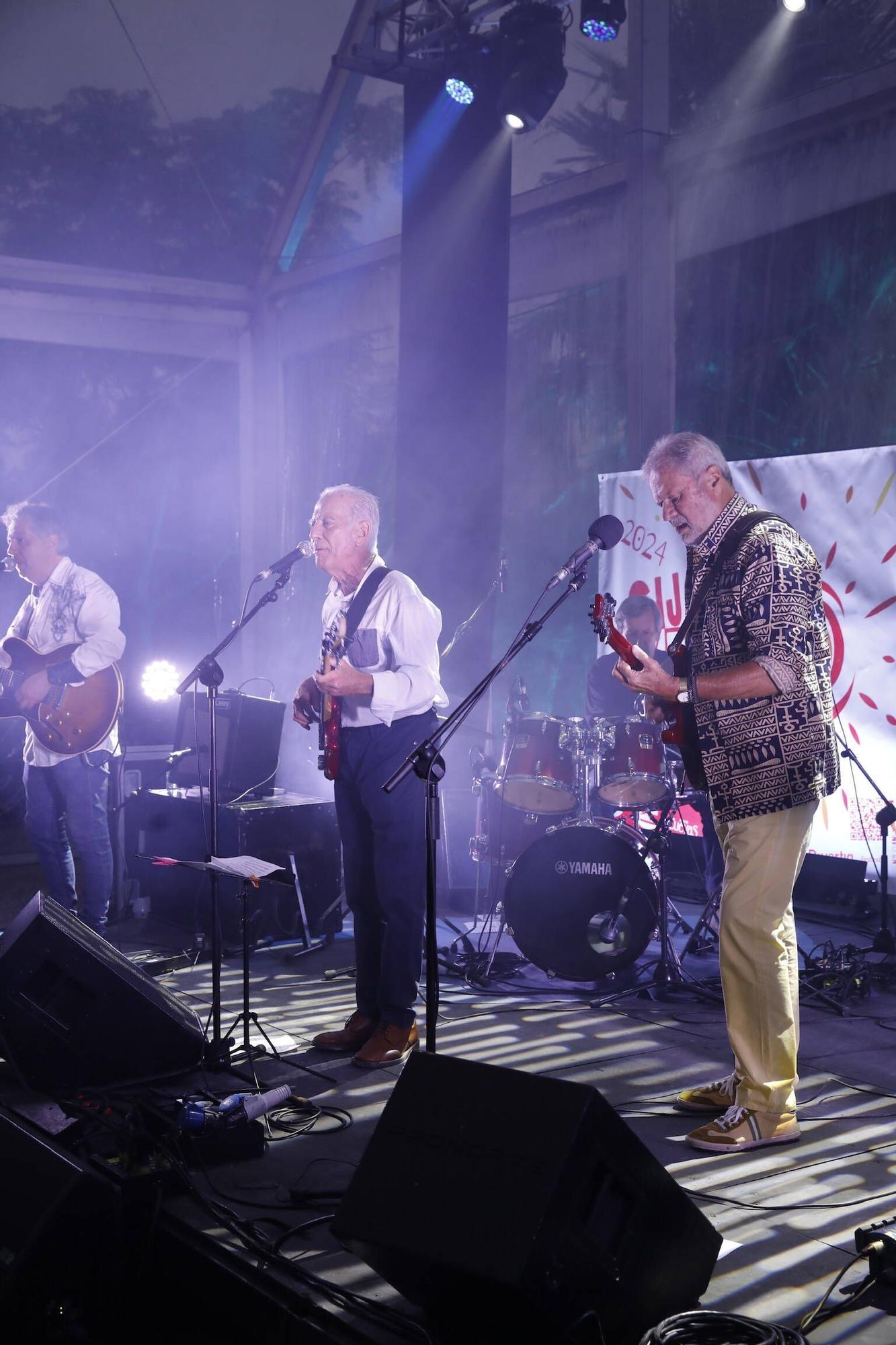 El grupo gijonés "Plana Mayor" abre los conciertos del Jardín Botánico (en imágenes)