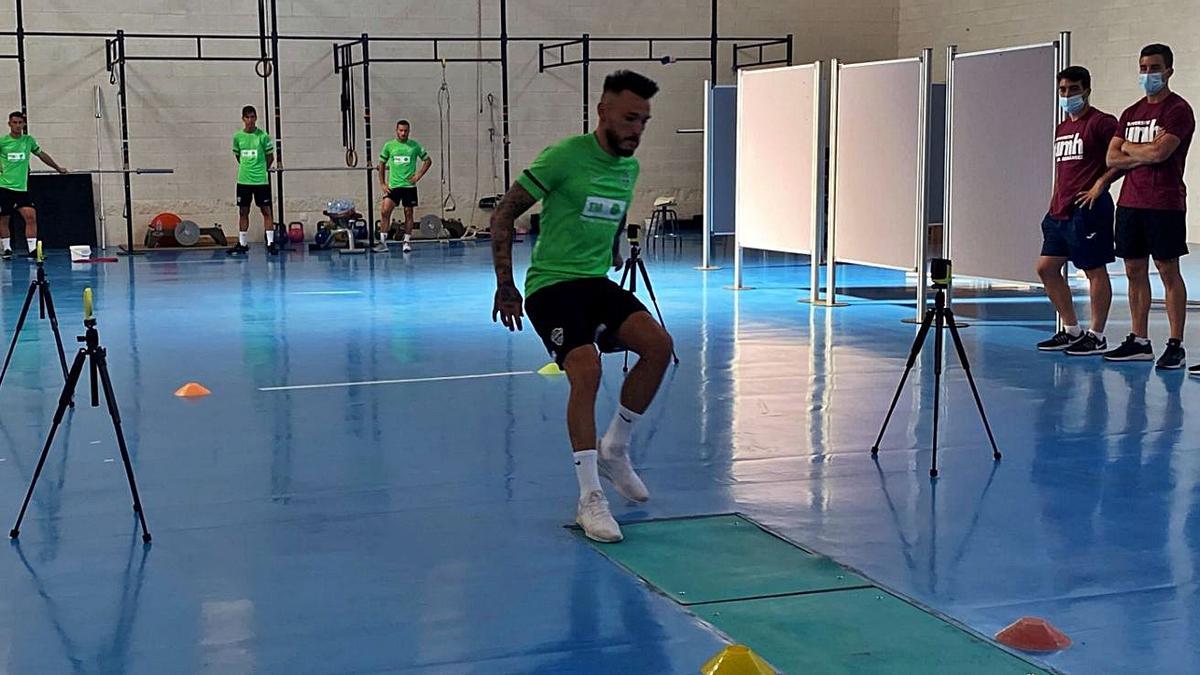 Josan, durante una de las prueba físicas en el pabellón de la Universidad Miguel Hernández. | U.M.H.