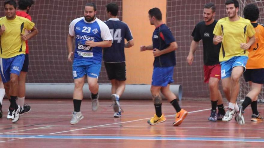 Jugadores del Toscaf, ayer entrenándose.