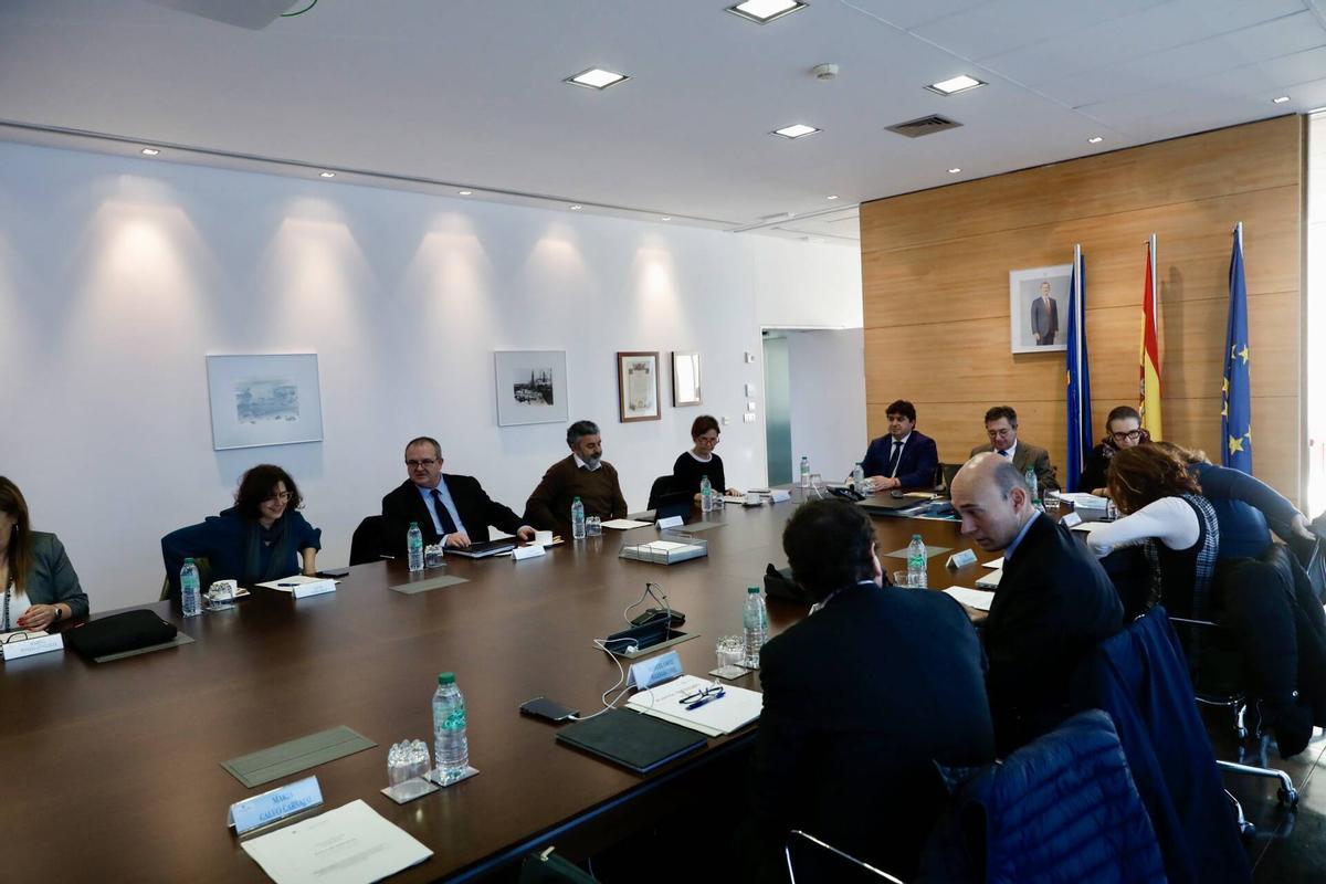 Un momento de la reunión del consejo de administración de El Musel, esta mañana.