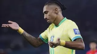 Oficial: Brasil confirma la lesión de Raphinha y vuelve a Barcelona