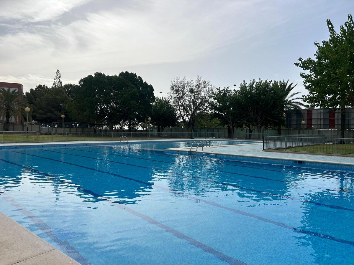 Piscina municipal de Carrús que abrirá este sábado a las 10 de la mañana para iniciar la temporada veraniega