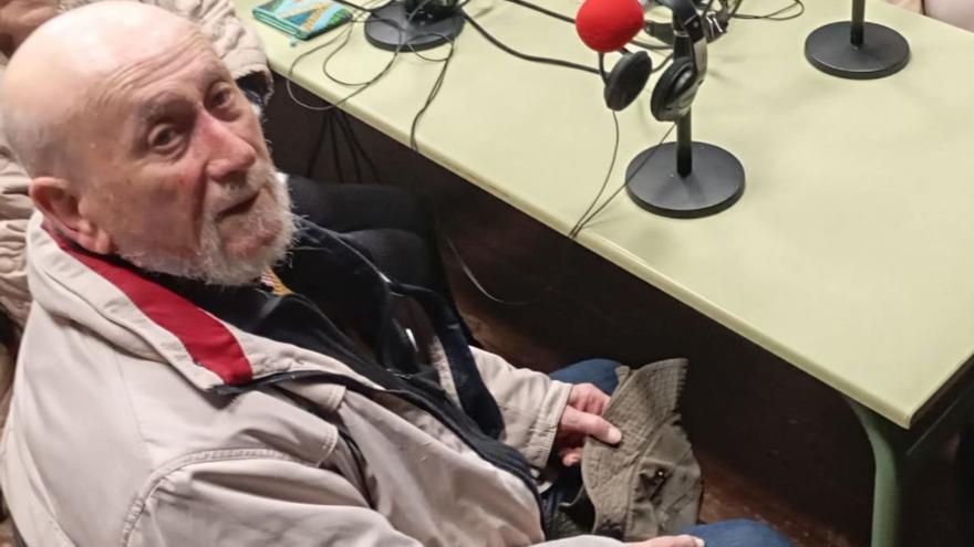 José Francisco Suárez, «Pichi» durante un programa de la radio del instituto Cristo del Socorro.  | I. G.