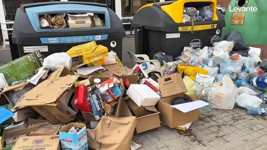 Acumulación de basura en el Port de Sagunt por la huelga de la SAG