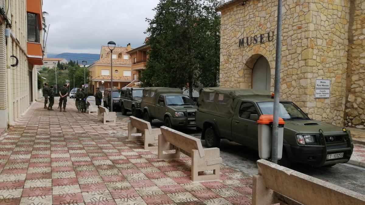 Militares en las calles de Moixent, esta mañana