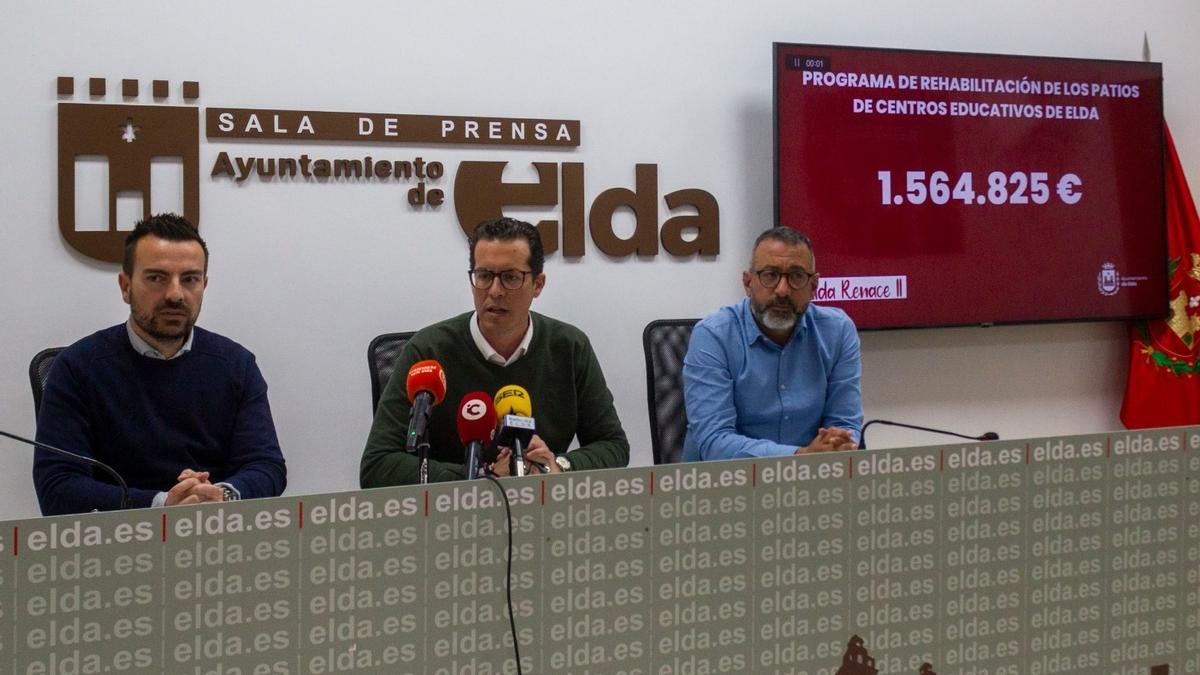 El programa de rehabilitación de los patios escolares de Elda se presentó en abril de 2022.