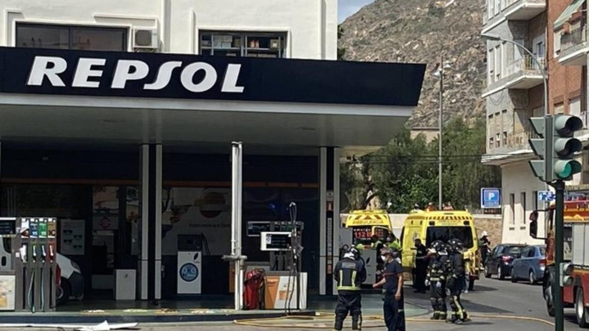 Explota una gasolinera en el centro de Cartagena, con varios heridos de gravedad