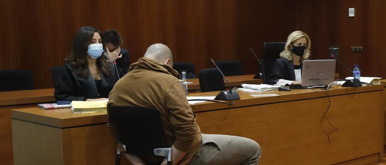 El acusado se quedó dormido durante el juicio.