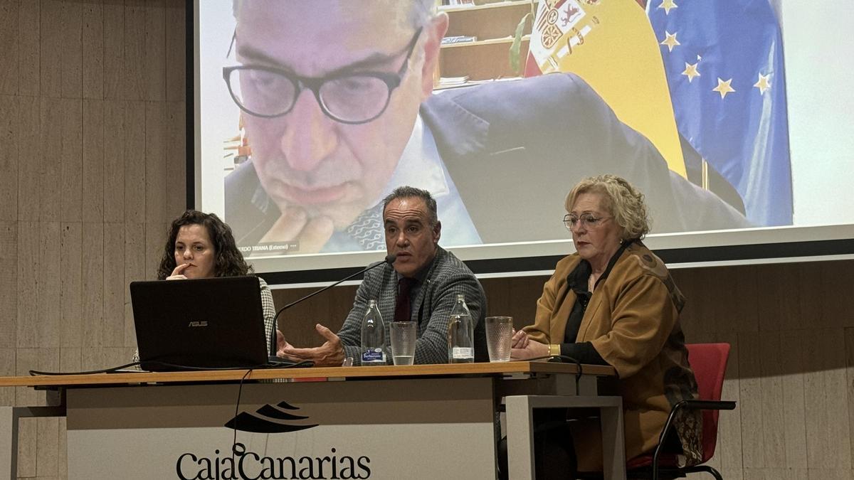 El comisionado del REF durante el encuentro con el tejido empresarial palmero.