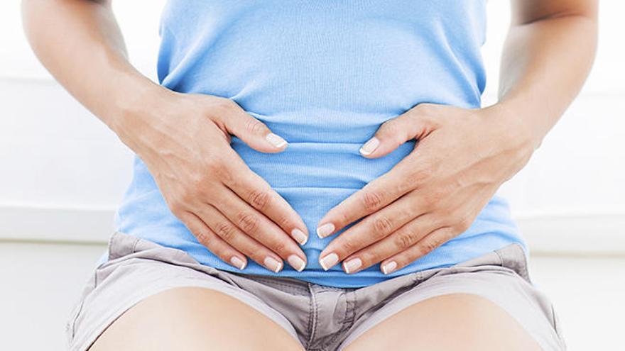 El vientre hinchado, un problema más habitual en las mujeres.