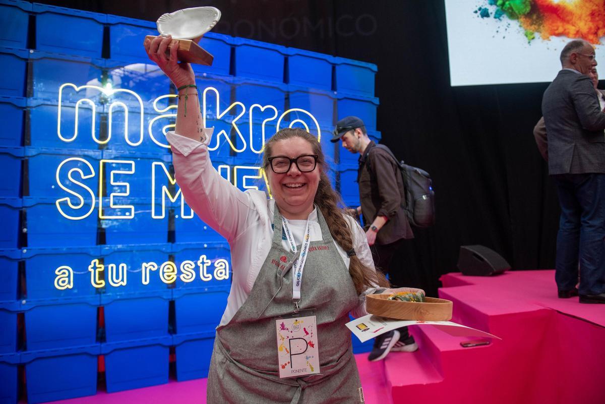 Begoña Vázquez, premio a la mejor chef gallega de 2024 en el Fórum Gastronómico de A Coruña Begoña Vázquez, premio a la mejor chef gallega de 2024 en el Fórum Gastronómico de A Coruña
