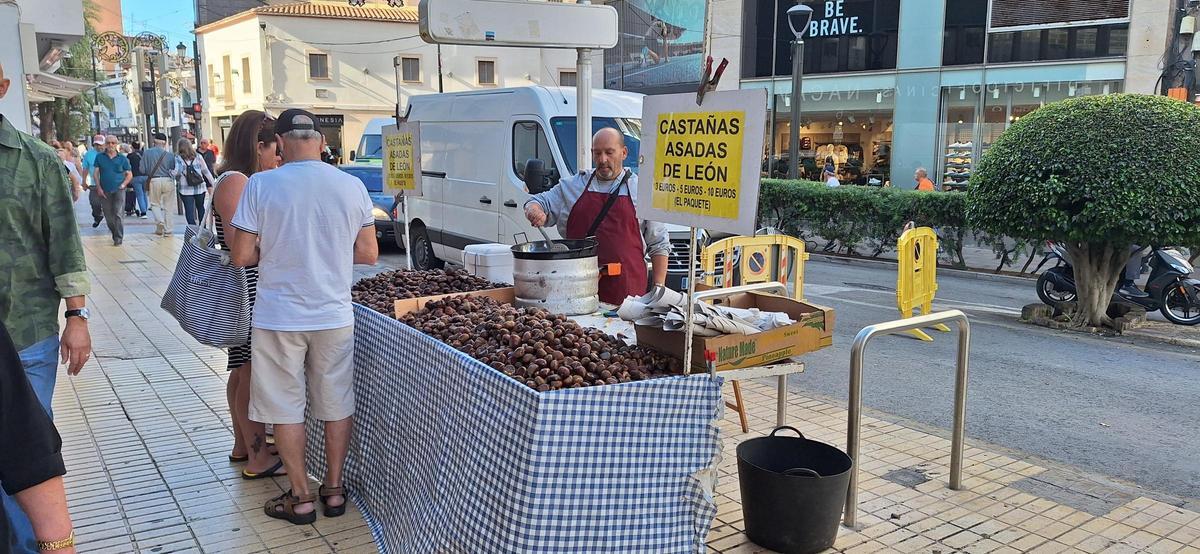 Uno de los puestos del Porrat de fiestas de Benidorm.