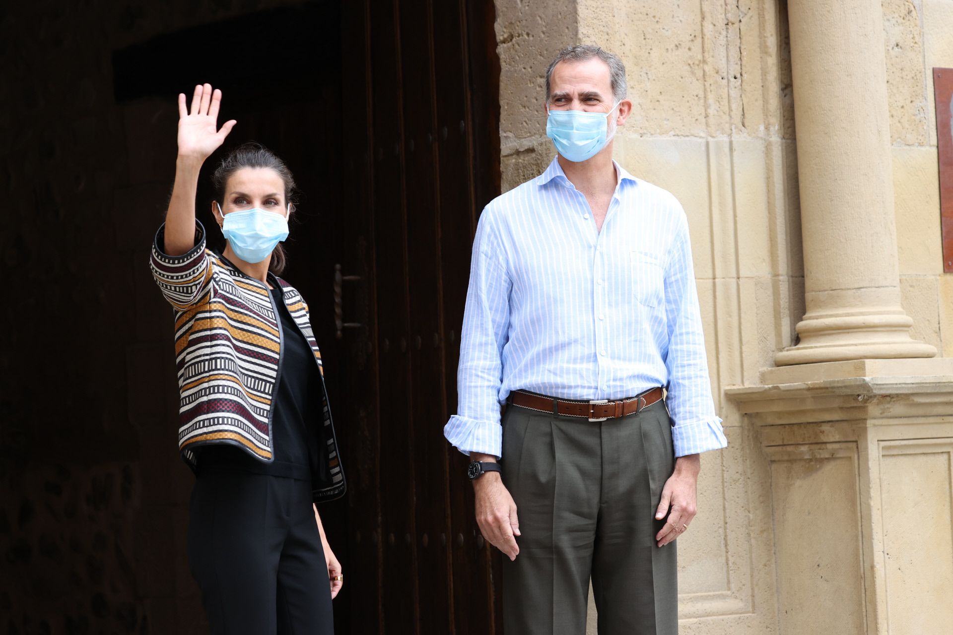 La Reina rescata una chaqueta étnica de rayas