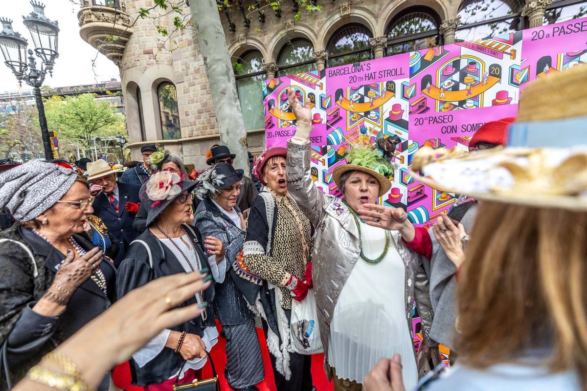 Nueva edición del Paseo con Sombrero por Barcelona