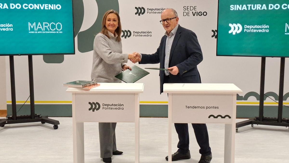 Luisa Sánchez y  Miguel Fernández-Cid en la rúbrica del convenio