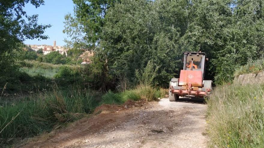 Mezalocha arregla los caminos rurales