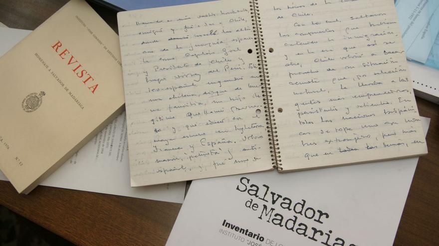 Documentos del legado de Salvador de Madariaga, que guarda el Instituto José Cornide. | // E.V.