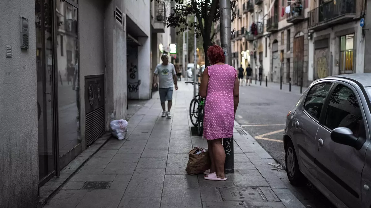 Abre el primer centro público para ayudar a mujeres a salir de la prostitución en Madrid: "Tienen miedo, viven forzadas y en la clandestinidad"
